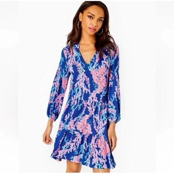 Lilly Pulitzer Traci Long Sleeve Dress Borealis Blue
Swim On Over medium 10652 - Picture 9 of 11